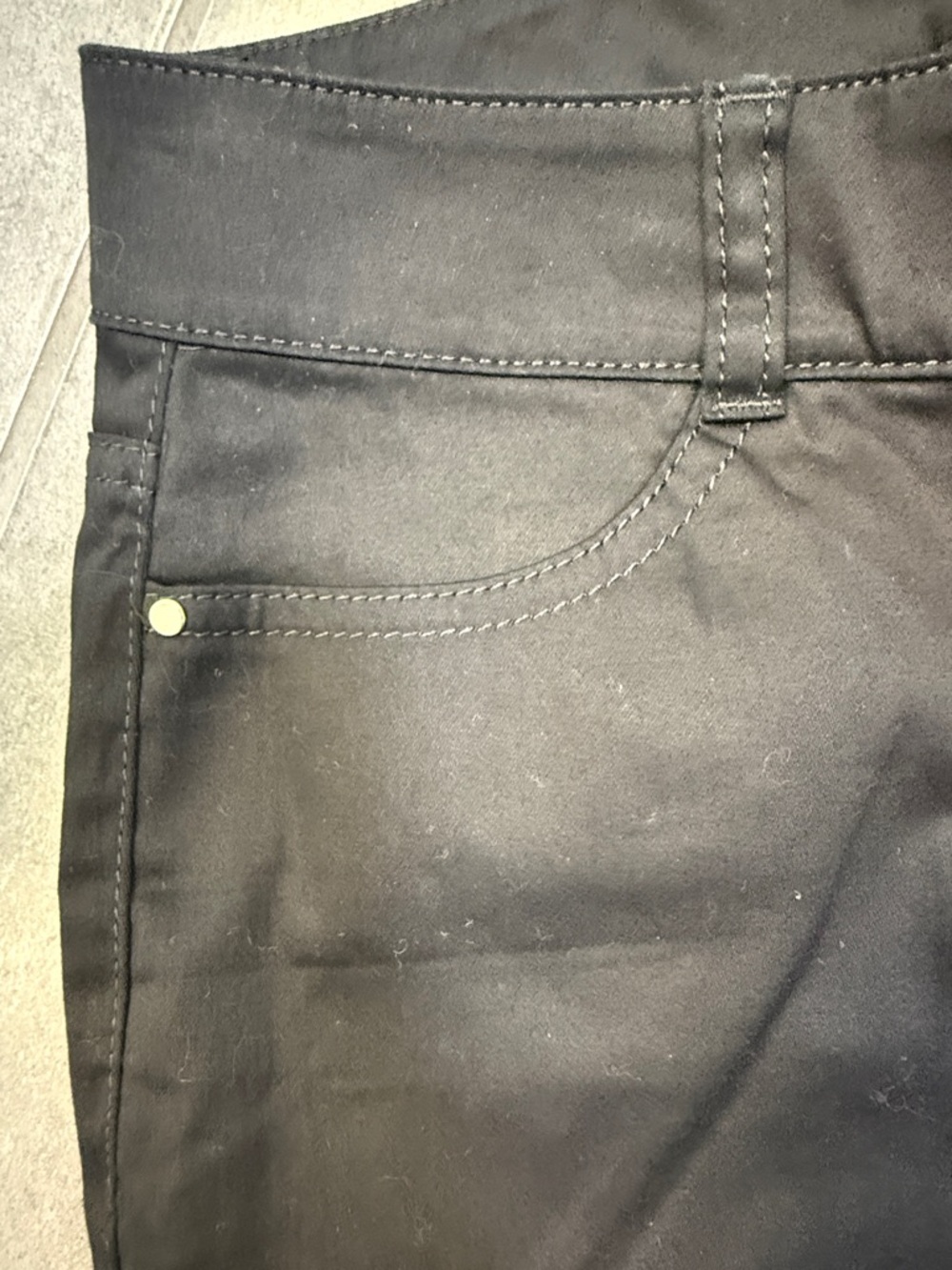White House Black Market Black runched leg capri pedal pusher shorts - Picture 6 of 12
